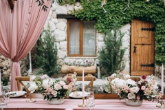 Rustic style wedding table decoration and floristics design